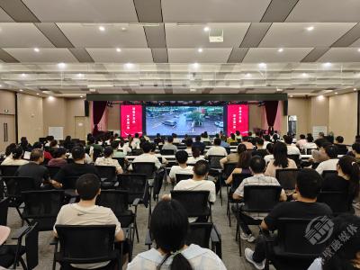 市公安交管大队：进企业为员工出行“上保险”