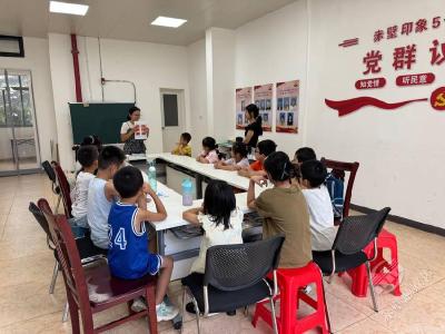 赤马港街道汪家堡社区：爱心暑托留温情，载满成长再出发