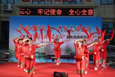 赤壁市柳山湖镇“文明艺站·送新风”实践活动走进吴家门村