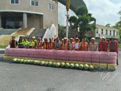 市总工会开展夏日关爱环卫工人活动
