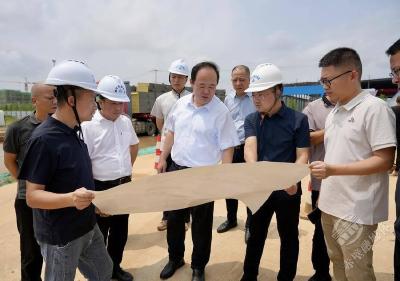 葛军在调研产业类项目工作时强调：坚持“项目为王” 抓好要素保障 促进企业不断做大做强