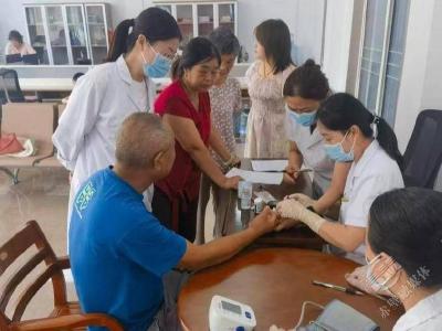 “健康乡村行” 送医送药到“家门”