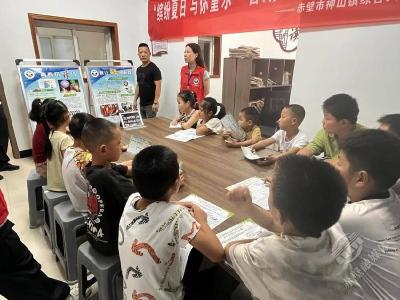 看视频听讲解识模型 神山镇暑期禁毒小课堂开讲啦