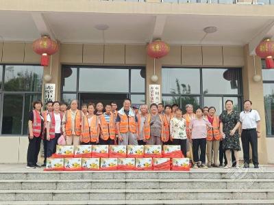 赤壁华舟社区：“夏日清凉”已送达