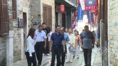 咸宁市人大教科文卫委调研赤壁市旅游工作