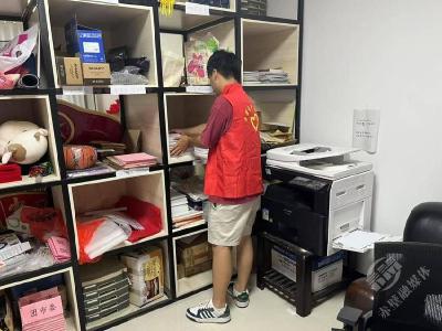 青春“净”行时！赤壁团市委开展爱国卫生大扫除
