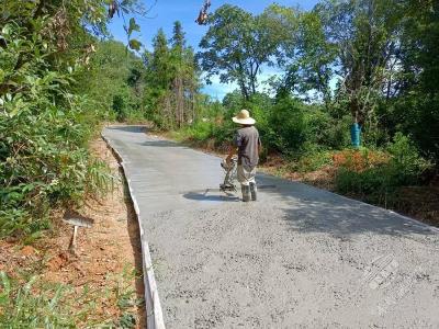 湖北赤壁：修缮陵园路 铺就民心路与红色传承路