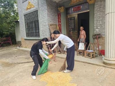 赤壁镇：干警走访纾民困 青春力量暖民心