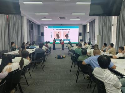 赤壁市红十字会送教上门 急救护航企业安全