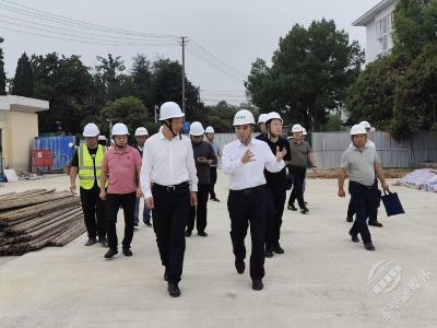 董方平带队检查督办国庆中秋假期安全生产工作 绷紧安全之弦 压实主体责任 强化协同联动 全力以赴营造安定和谐的假期氛围