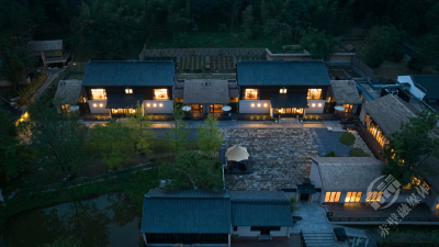 赤壁深山里，这家酒店拿下行业大奖，带火整个村！