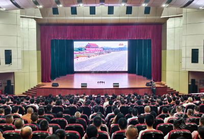 赤壁市集中收听收看纪念中国人民抗日战争暨世界反法西斯战争胜利80周年大会盛况