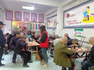 蒲圻街道和尚岭社区幸福食堂 为独居老人筑起温暖的港湾