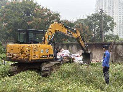 依法拆除违法建设 共护城市市容秩序