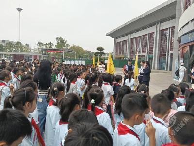 赤壁：近2000名师生沉浸式学习铁路安全知识