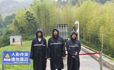赤壁市气象局开展人工增雨作业 助力抗旱保收