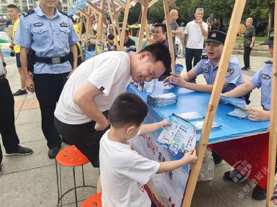 借力文明实践活动 官塘驿派出所全力打通宣防“最后一米”