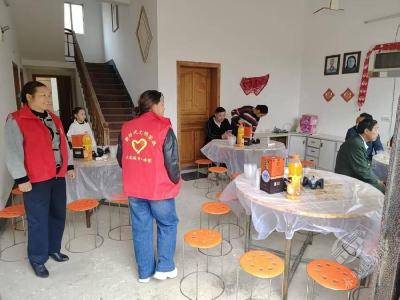 柳山湖镇：红马甲守护文明宴 拒攀比引领新风尚