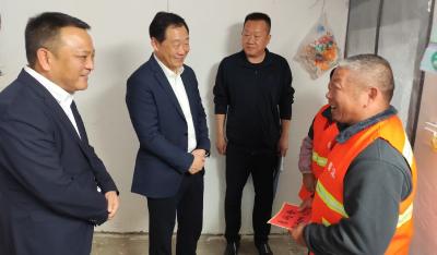 董方平 彭光平走访慰问一线环卫工人