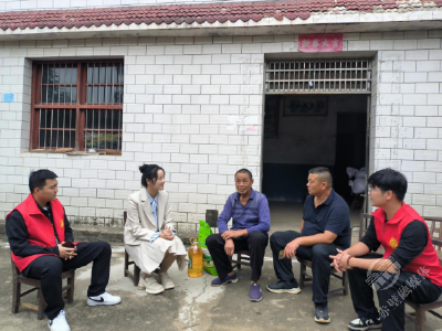 传递 “敬老月” 温情！赤壁青年志愿者让爱温暖马坡村