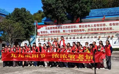 赤壁志愿者敬老“爱心包”温暖福利院