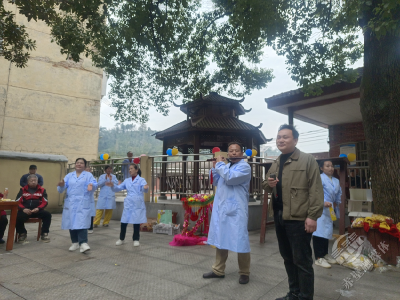 赤壁市社会福利中心举办“重阳敬老，情暖金秋”集体生日会