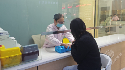 同济赤壁医院为全市环卫工人开展免费体检