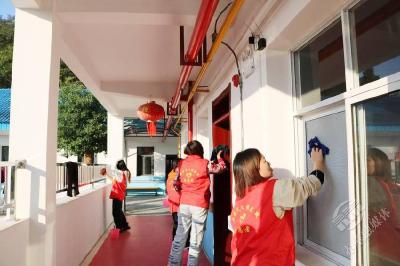 情系桑榆送温暖 敬老爱老显真情——市交投集团华祥路桥公司开展志愿服务活动