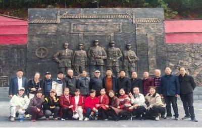 赤壁市审计局组织老干部开展“红色寻根 秋日远足”主题活动