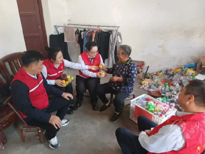 “送瓶安” 暖人心 五年坚守护独居老人