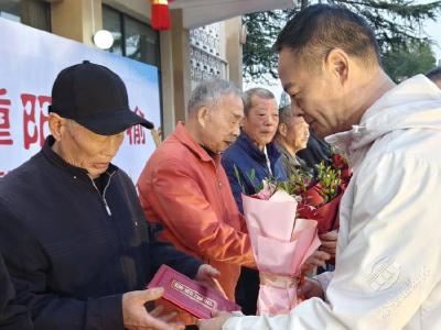 赤壁华舟社区：重阳联建敬桑榆