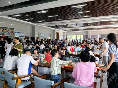 开饭啦！国庆中秋长假，赤壁政府食堂实惠管饱，暖胃又暖心