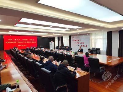 赤壁市召开2025年重阳节县级离退休干部座谈会 听取意见建议 共话未来发展 