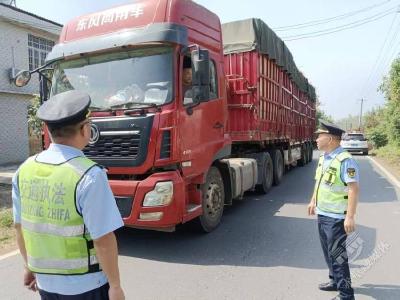 赤壁市交通运输综合执法大队：坚守岗位护出行 双节保畅显担当