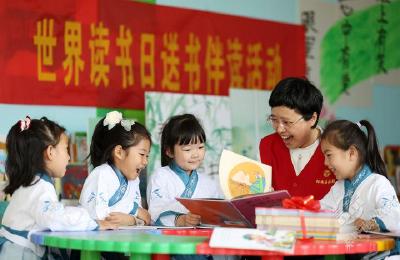 “每一位妇女都是时代的书写人、追梦的奋斗者”——以习近平同志为核心的党中央引领推动新时代妇女事业发展和妇联工作纪实