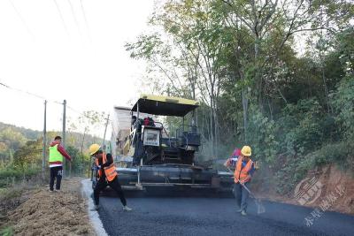 市交投集团华祥路桥公司：铺就“连心路” 畅通振兴途
