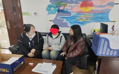 赤壁市未成年人保护中心开展跨地区校访行动 为监护儿童送去温暖与关怀