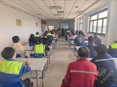 交通安全宣传进企业 筑牢出行安全防线