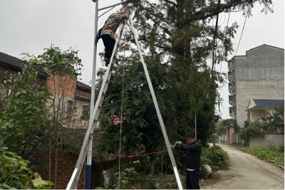 赤马港街道周画岭社区：路灯“复明”暖人心，照亮居民回家路