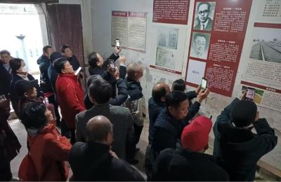 赤壁市老促会全力护航“诗韵老区 向红而行”采风创作活动