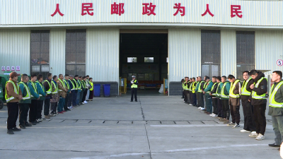 预热“122” 赤壁交警为快递企业送“平安”