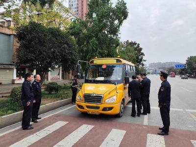 赤壁市多部门联合开展校车安全管理检查 筑牢学生乘车安全防线