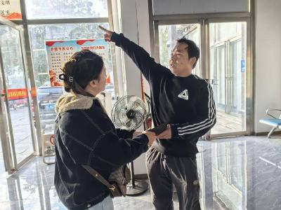 汪家堡社区：拾金不昧倡文明，传递温暖树榜样