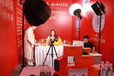 湖北赤壁：电商直播让赤壁青砖茶触达全国消费者