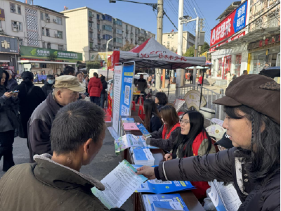 赤壁：四部门联动促参保 暖心服务进万家