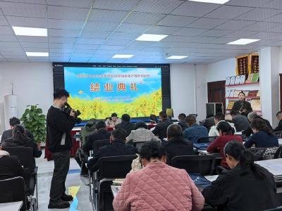 赤壁市2025年高素质农民培育油菜单产提升培训班结业