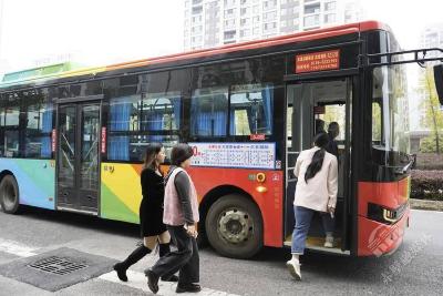咸宁赤壁：方便快捷！优质公交让企业员工出门即乘车