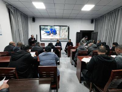 赤壁交管深入物流企业开展冬季交通安全培训 筑牢道路运输安全防线