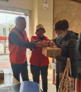 赤壁金潭村：冬日寒意浓 帮扶暖人心