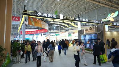 赤壁“神仙茶”亮相农博会 九路财神系列热销